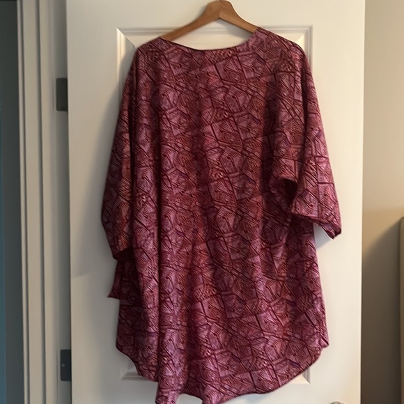 Medium LulaRoe geometry high low print. Never been worn! - Picture 4 of 4